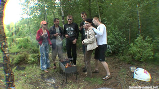 Пьяные русские студентки трахаются на природе