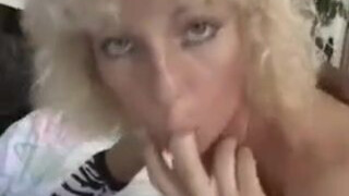 Белая зрелая мама Колетт Сигма в межрасовом двойном проникновении с кримпаем в любительском видео