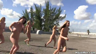 Группа голых девушек видео смотрите онлайн