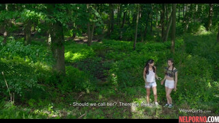 Три молодые русские девушки по очереди трахаются с парнем в парке