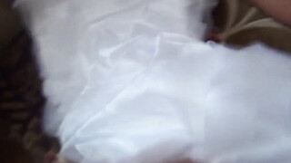 Девка Катя в свадебном платье изменяет ебарю перед свадьбой