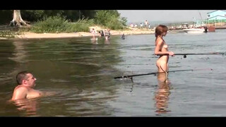 Сексуальная рыбалка с русскими обнаженными девушками