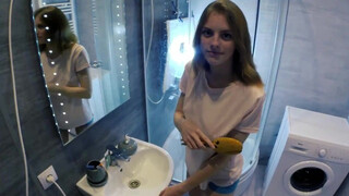 Русский инцест брата и сестры в ванной комнате в тайне от родителей